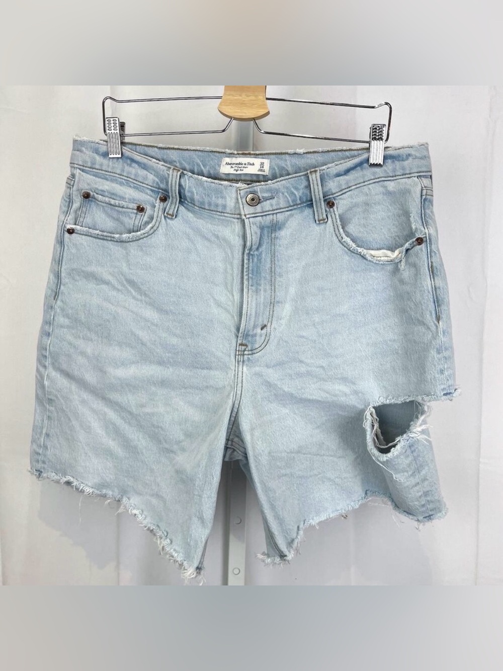 Abercrombie & Fitch 7” Dad Shorts